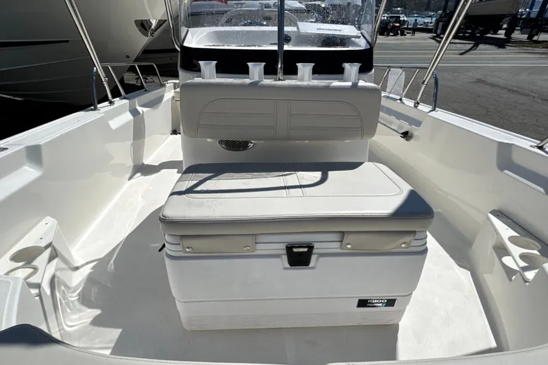 Slide: The Image of Boston Whaler 17 Montauk 2024 - 21