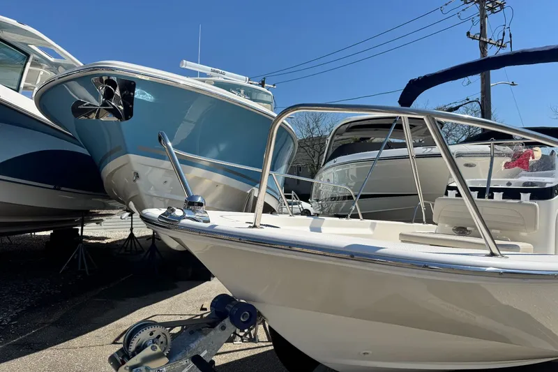 Slide: The Image of Boston Whaler 17 Montauk 2024 - 23