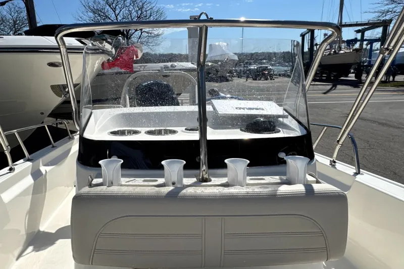 Slide: The Image of Boston Whaler 17 Montauk 2024 - 27