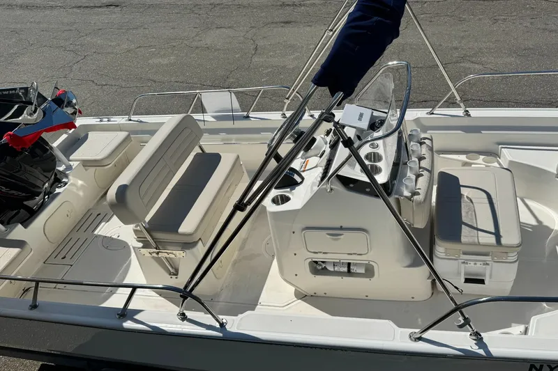 Slide: The Image of Boston Whaler 17 Montauk 2024 - 4