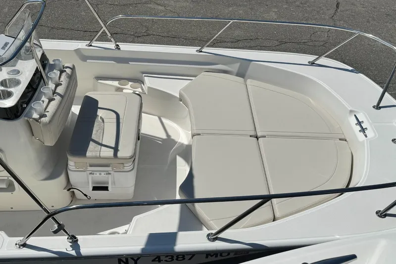 Slide: The Image of Boston Whaler 17 Montauk 2024 - 5