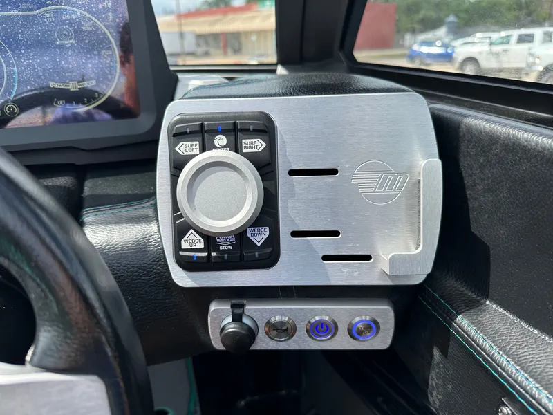 Slide: The Image of Control console of 2022 Malibu Wakesetter 23 LSV with controls. - 10