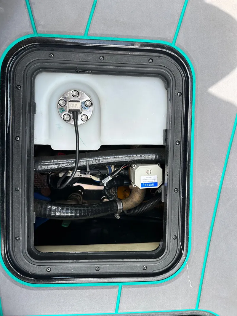 Slide: The Image of Interior view of 2022 Malibu Wakesetter 23 LSV boat. - 11