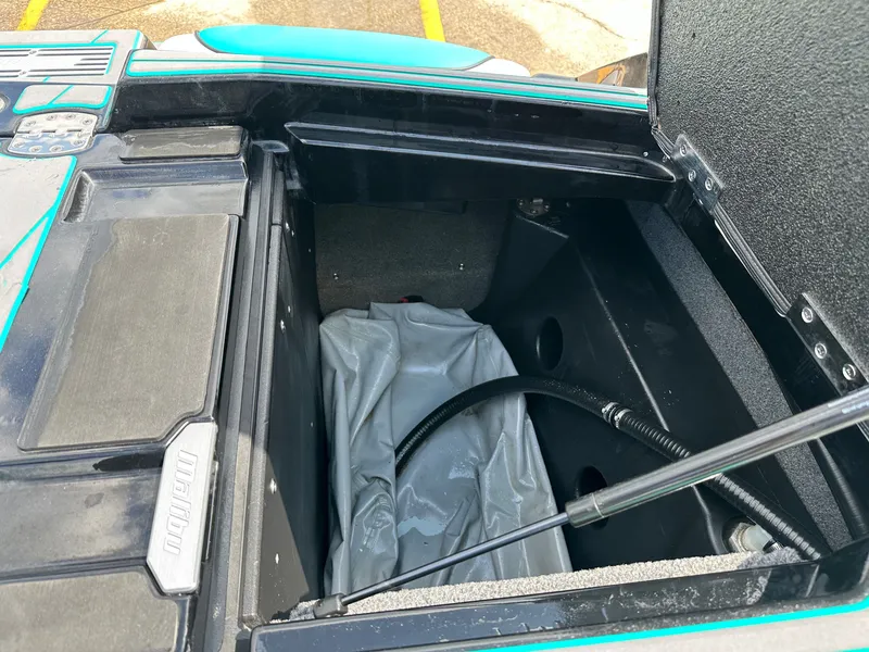 Slide: The Image of Malibu Wakesetter 23 LSV 2022 storage compartment with open lid. - 20