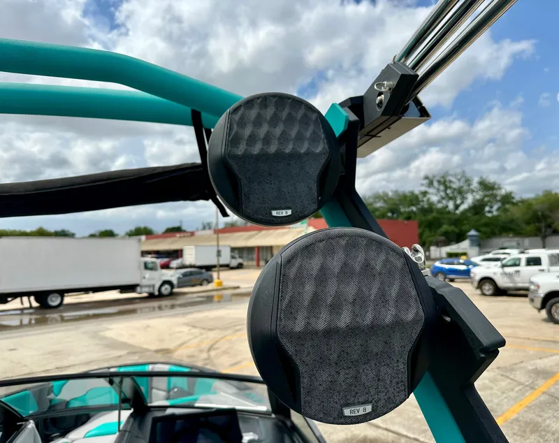 Slide: The Image of Speakers on Malibu Wakesetter 23 LSV 2022 boat. - 22