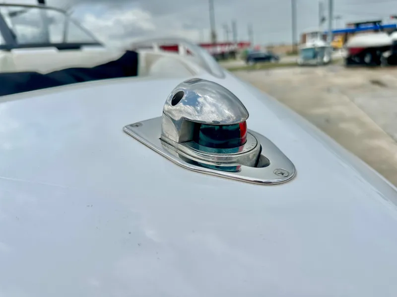 Slide: The Image of Navigation light on a 2005 Malibu Sunscape 23 LSV boat. - 10