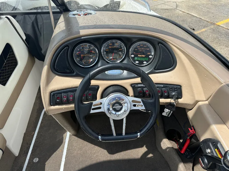 Slide: The Image of Interior view of a 2005 Malibu Sunscape 23 LSV boat cockpit. - 14