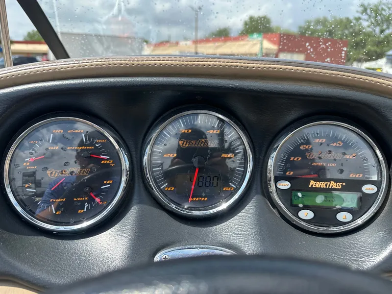 Slide: The Image of Dashboard of a 2005 Malibu Sunscape 23 LSV with gauges. - 16