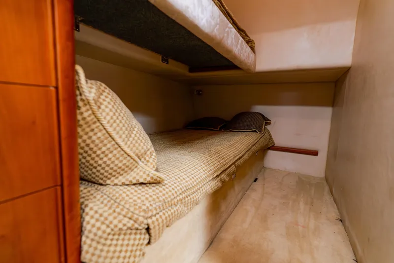 Slide: The Image of Interior cabin of 2003 Wellcraft 400 Coastal boat with cozy bedding. - 117