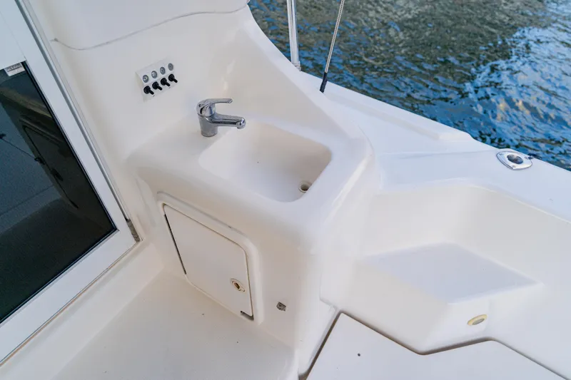 Slide: The Image of 2003 Wellcraft 400 Coastal boat sink and control panel by water. - 29