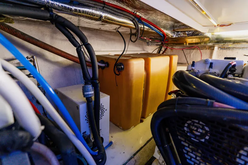 Slide: The Image of Engine room of 2003 Wellcraft 400 Coastal boat with fuel tanks and wiring. - 43