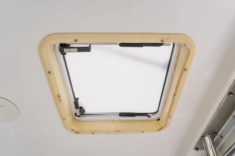 Slide: The Image of Hatch window of 2003 Wellcraft 400 Coastal boat, interior view. - 71