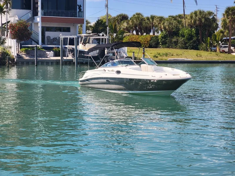 Slide: The Image of Sea Ray Sundeck 2006 - 12