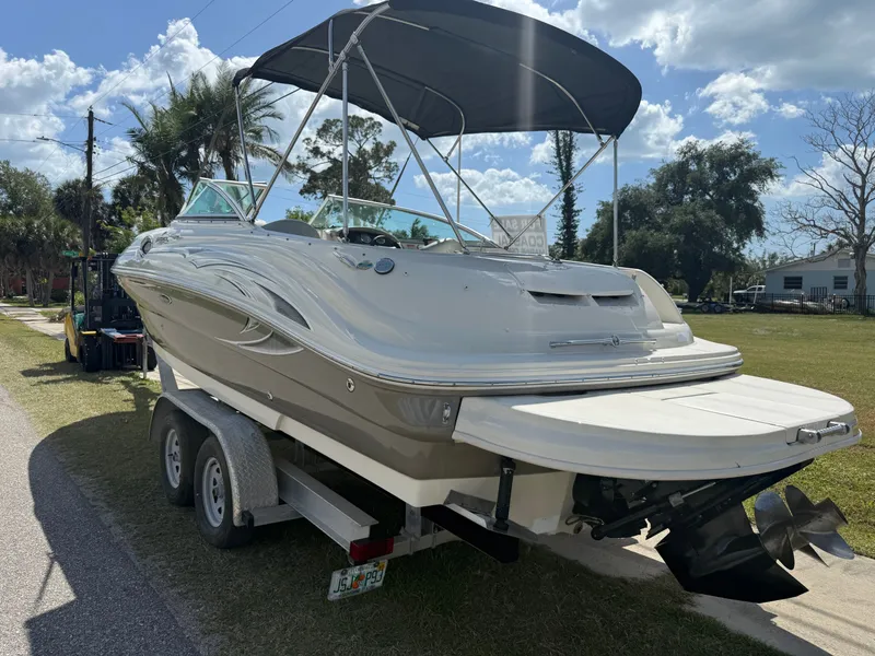 Slide: The Image of Sea Ray Sundeck 2006 - 13