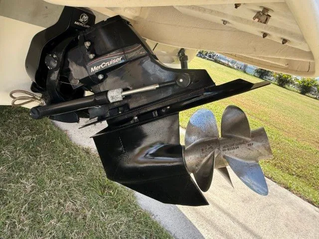 Slide: The Image of Sea Ray Sundeck 2006 - 14