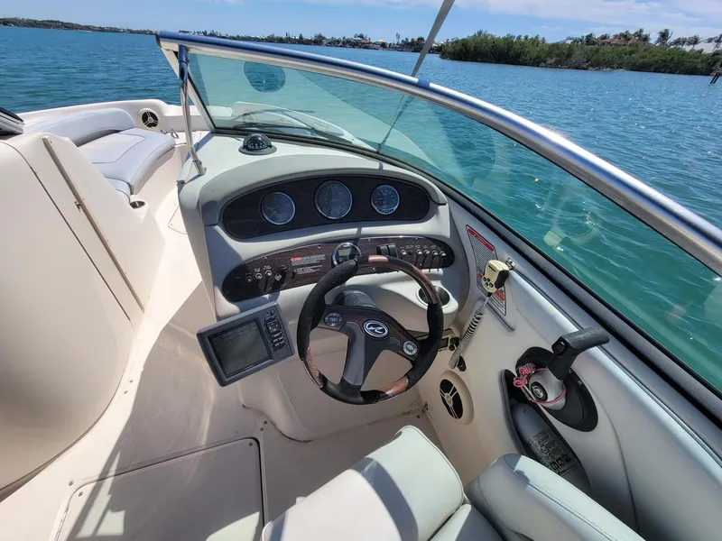 Slide: The Image of Sea Ray Sundeck 2006 - 3