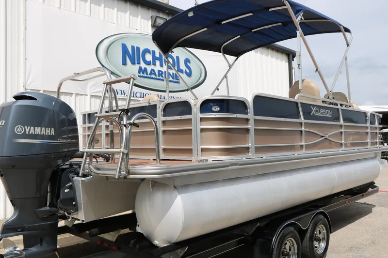Slide: The Image of 2014 Xcursion X23F pontoon boat with Yamaha engine at Nichols Marine. - 7