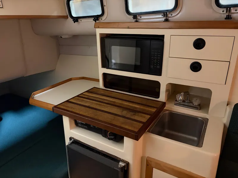 Slide: The Image of Albin 28 Tournament Express 2000 - 14