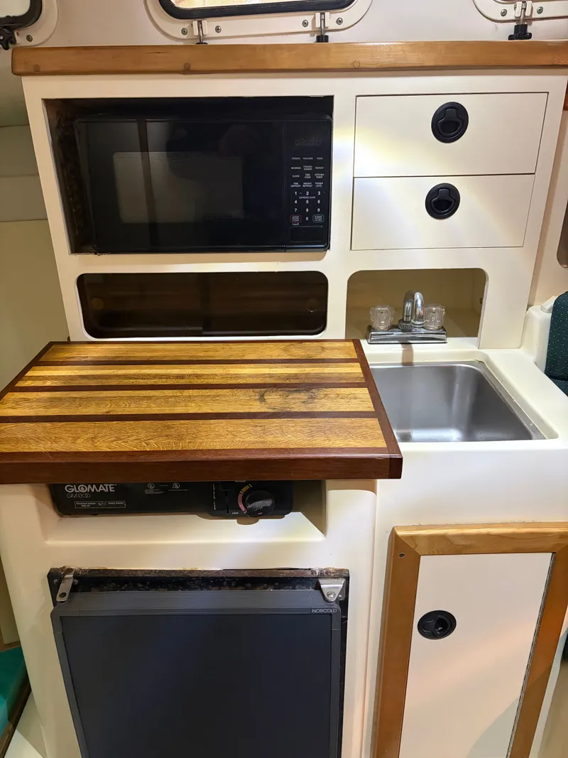 Slide: The Image of Albin 28 Tournament Express 2000 - 15