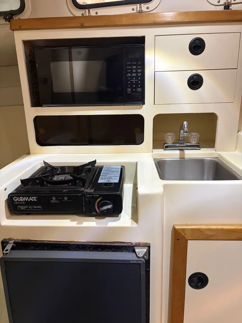 Slide: The Image of Albin 28 Tournament Express 2000 - 16