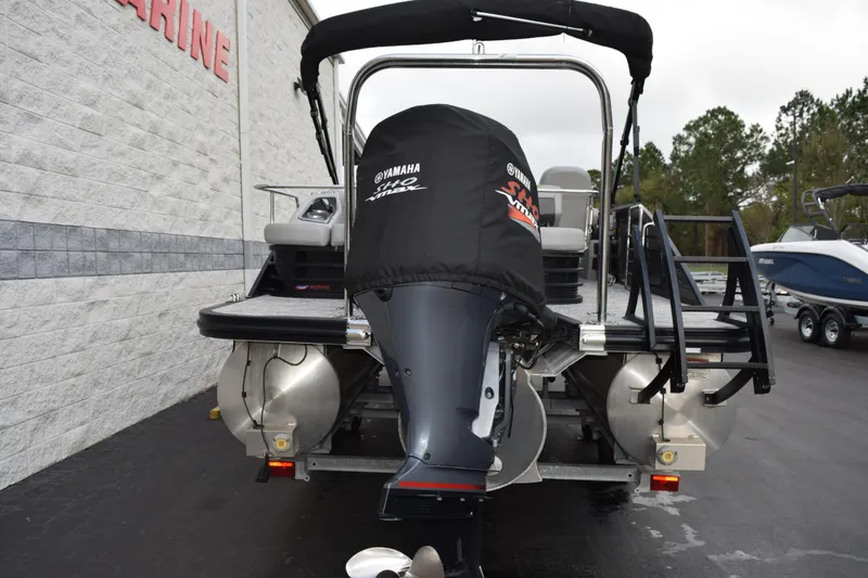 Slide: The Image of 2021 Bennington 24 SSBX pontoon boat with Yamaha engine cover, parked outdoors. - 4