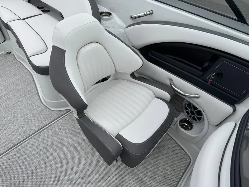 Slide: The Image of Crownline Boats 298 SS 2026 - 10