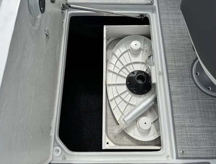 Slide: The Image of Crownline Boats 298 SS 2026 - 14