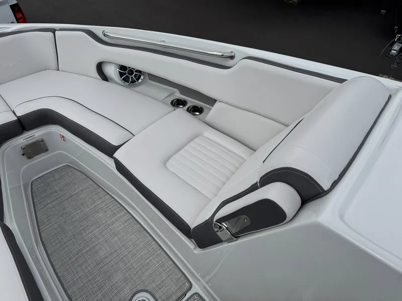 Slide: The Image of Crownline Boats 298 SS 2026 - 15