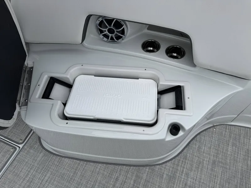 Slide: The Image of Crownline Boats 298 SS 2026 - 27