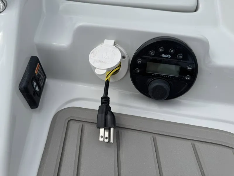 Slide: The Image of Crownline Boats 298 SS 2026 - 32