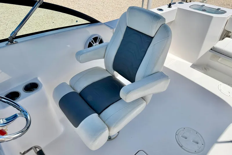 Slide: The Image of Captain's chair on 2023 Aquasport 2200 Dual Console boat, featuring sleek design and comfort. - 14