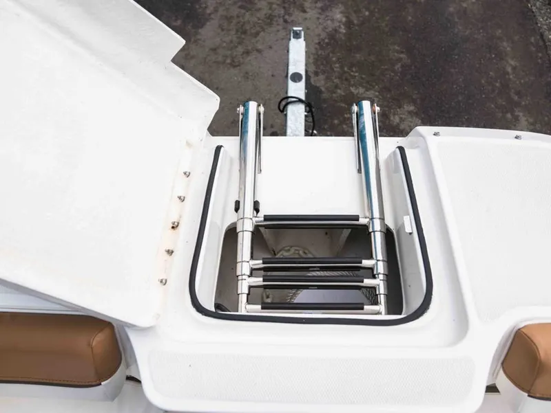 Slide: The Image of Bayliner DX 2000 2022 - 18