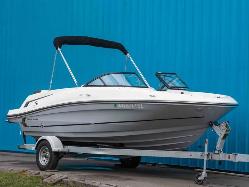 The Image of Bayliner VR5 Bowrider I/O 2022 - 1