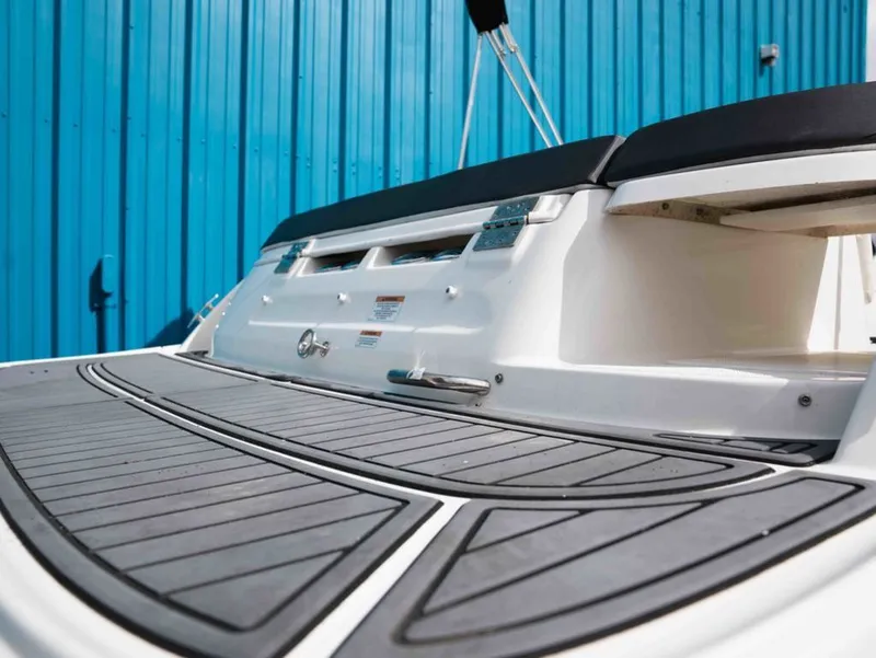 Slide: The Image of Bayliner VR5 Bowrider I/O 2022 - 3