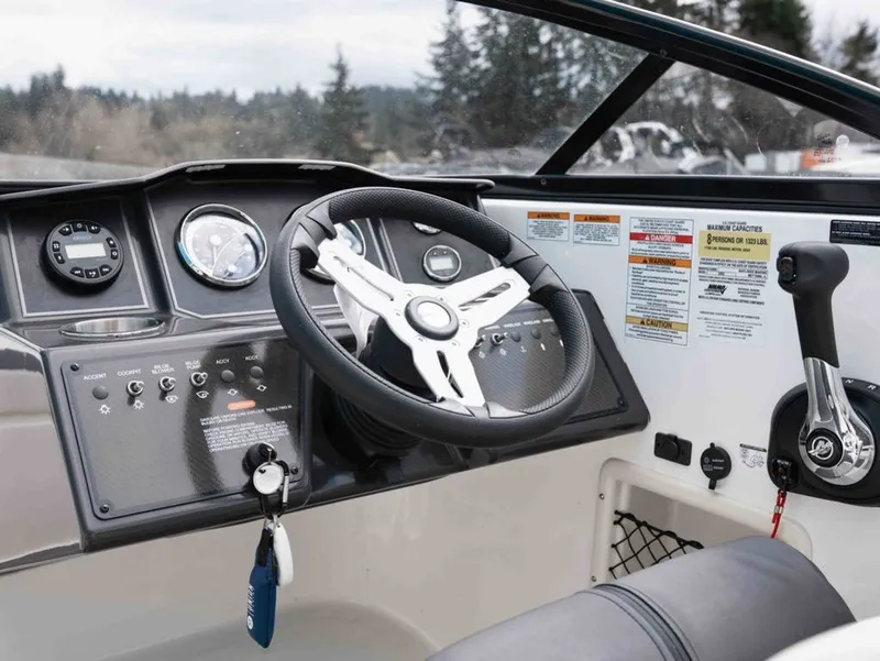 Slide: The Image of Bayliner VR5 Bowrider I/O 2022 - 7