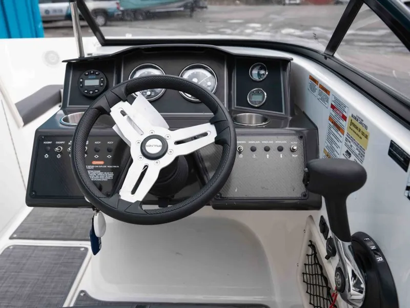 Slide: The Image of Bayliner VR5 Bowrider I/O 2022 - 8