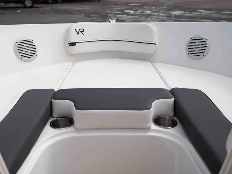 Slide: The Image of Bayliner VR5 Bowrider I/O 2022 - 9