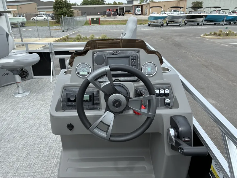 Slide: The Image of Avalon Venture Quad Fish - 19' 2026 - 5