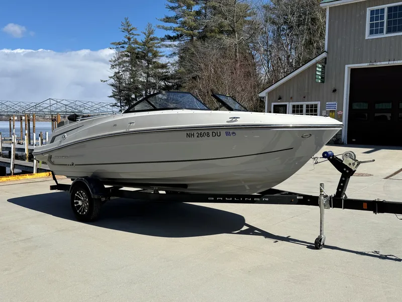 The Image of Bayliner VR5 2022 - 1