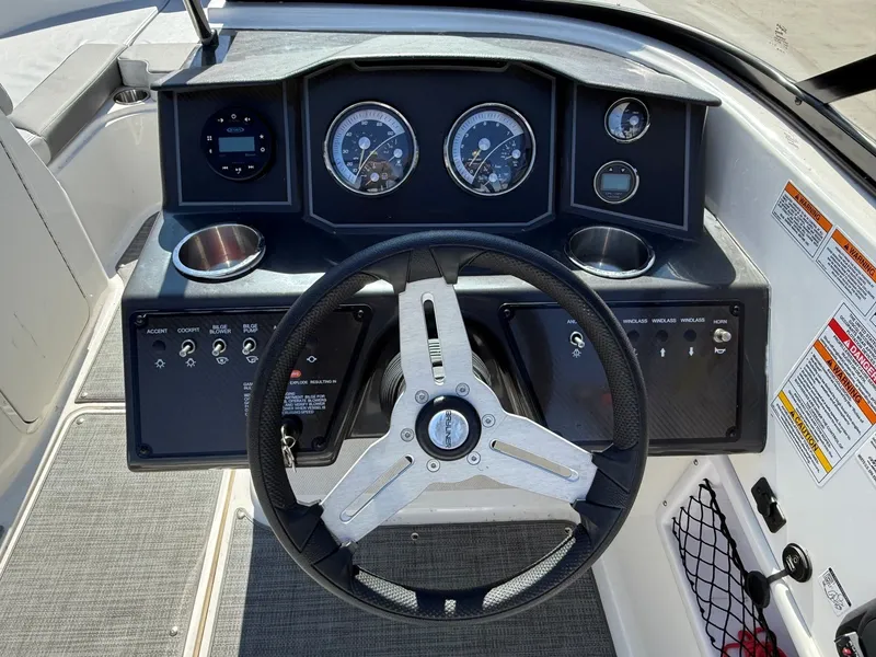 Slide: The Image of Bayliner VR5 2022 - 4