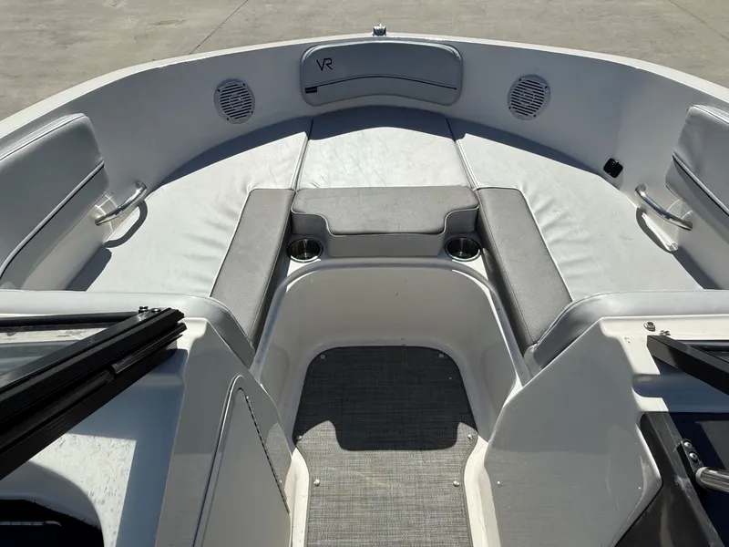 Slide: The Image of Bayliner VR5 2022 - 6