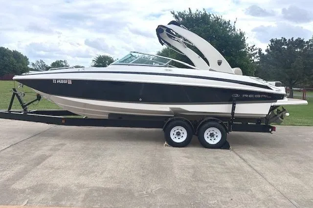 Slide: The Image of 2014 Regal 27 FasDeck boat on trailer, parked outdoors on concrete surface. - 1