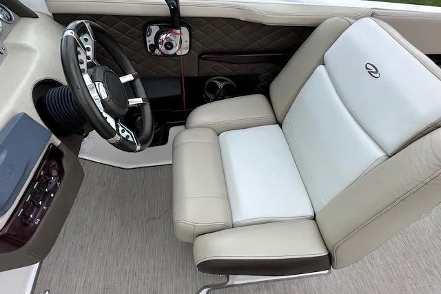 Slide: The Image of Captain's seat and steering wheel of 2014 Regal 27 FasDeck boat interior. - 20