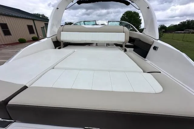 Slide: The Image of 2014 Regal 27 FasDeck boat with spacious seating and sleek design. - 28