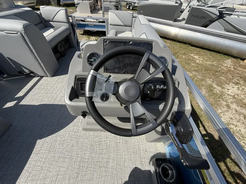 Slide: The Image of Steering console of Avalon Venture 21 REAR FISH-90HP, 2026 model. - 9
