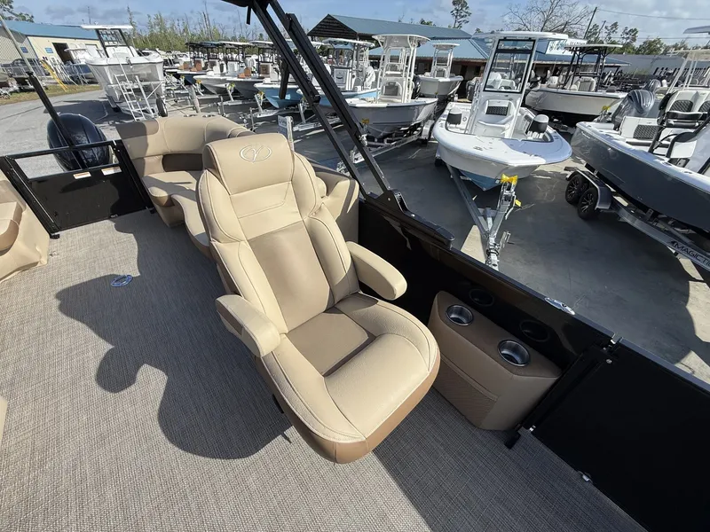 Slide: The Image of Veranda Relax Series 175HP-TRITOON 2026 - 14