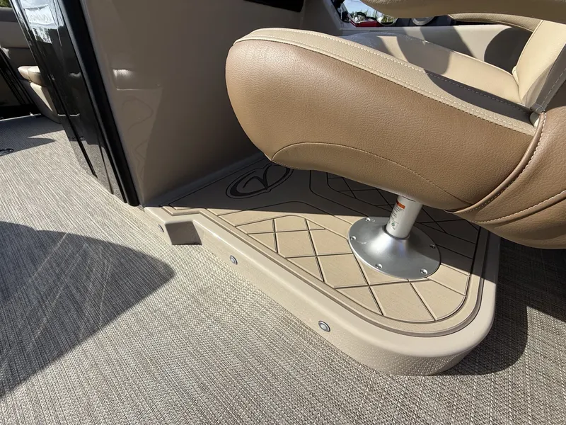 Slide: The Image of Veranda Relax Series 175HP-TRITOON 2026 - 15