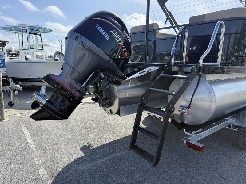 Slide: The Image of Veranda Relax Series 175HP-TRITOON 2026 - 5