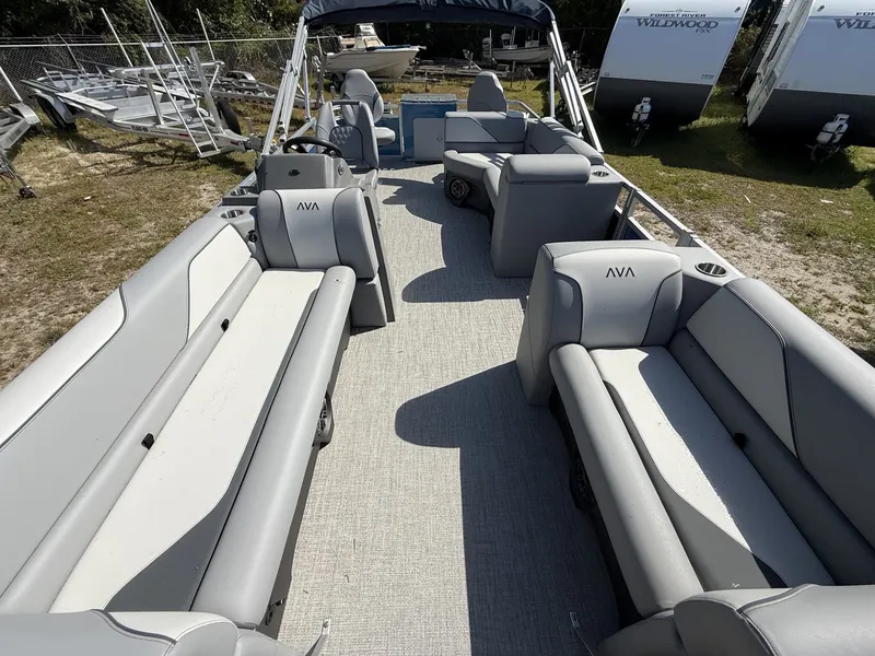 Slide: The Image of Avalon Venture 21 REAR FISH-90HP 2026 - 8