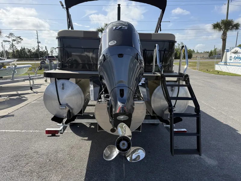 Slide: The Image of Veranda Relax Series 175HP-TRITOON 2026 - 4